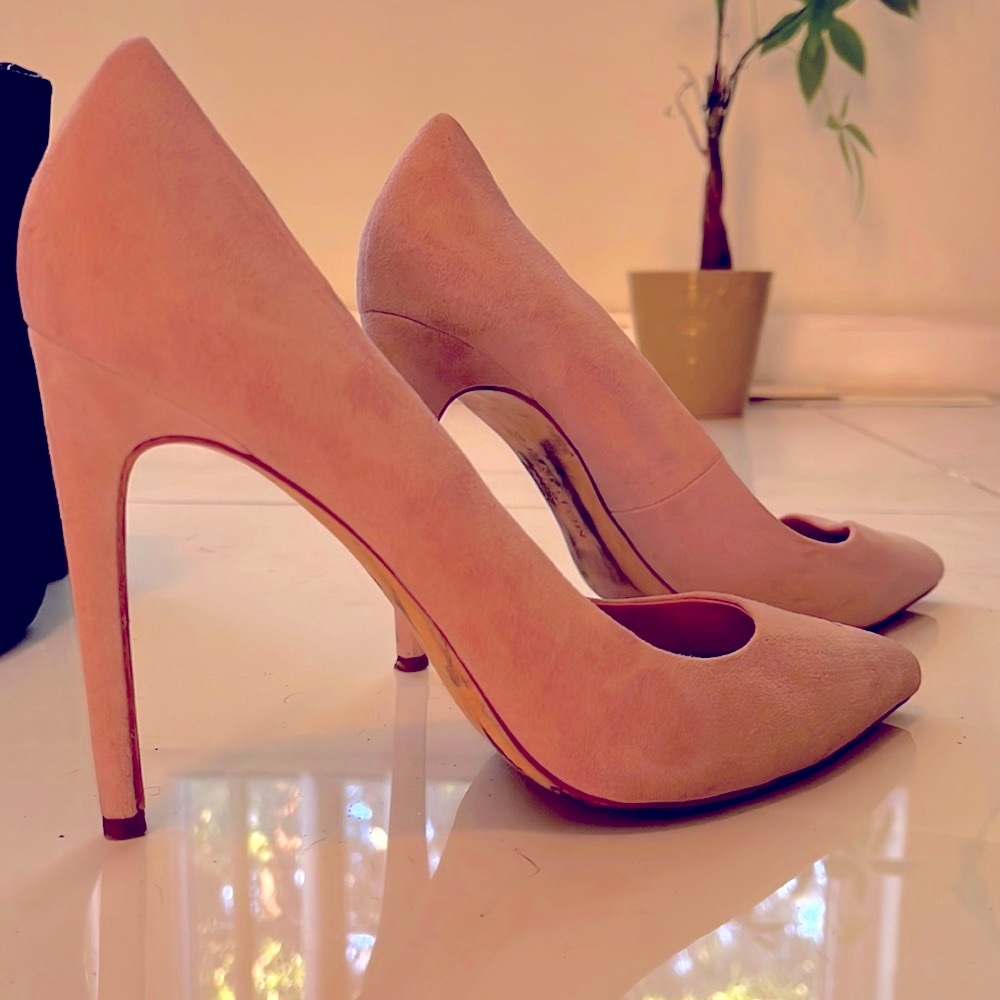 Halston heritage blush suede pump